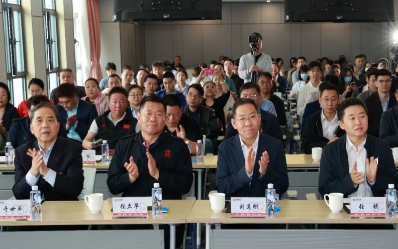 天津首場鐵路物流運(yùn)輸專場推介會在榮程集團(tuán)順利召開，開創(chuàng)先河！