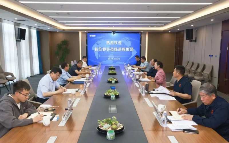 榮程集團(tuán)董事會(huì)主席張榮華與全國(guó)政協(xié)委員、甘肅省工信廳副廳長(zhǎng)黃寶榮座談交流