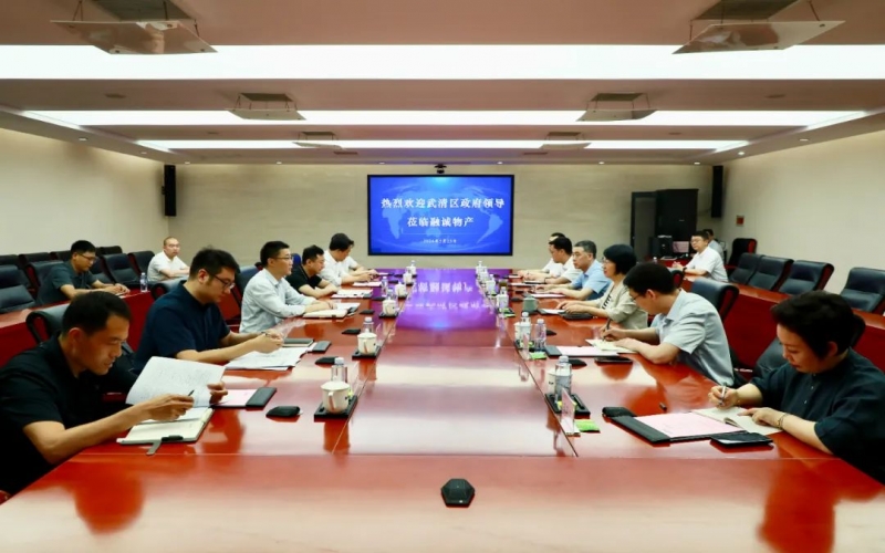 榮程集團(tuán)黨委書(shū)記、融誠(chéng)物產(chǎn)總經(jīng)理張穎與武清區(qū)領(lǐng)導(dǎo)開(kāi)展座談交流