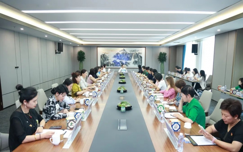 喜迎七一 向黨獻禮 - 張榮華主席與淄博市女企業(yè)家商會一行座談交流，凝聚她力量，展現(xiàn)她擔當！