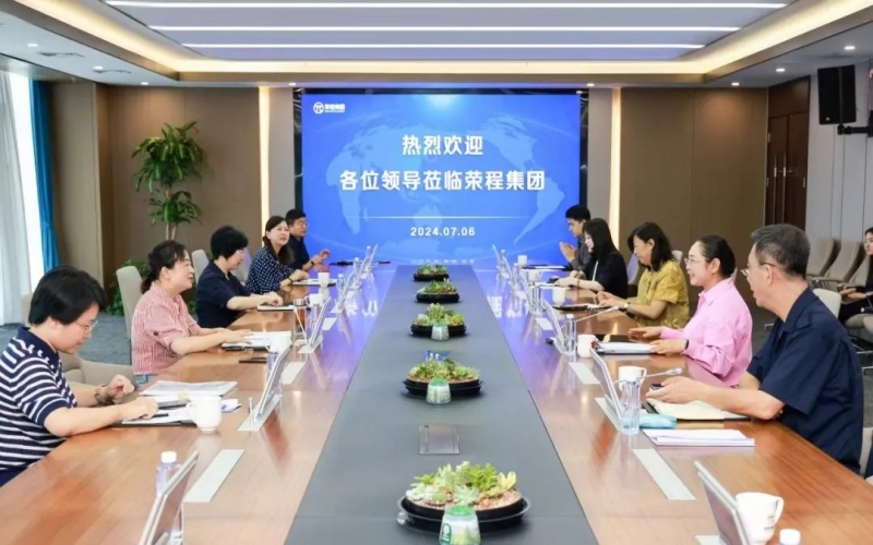 張榮華主席與銅仁市政協(xié)副主席、市工商聯(lián)主席劉鴻麗座談交流