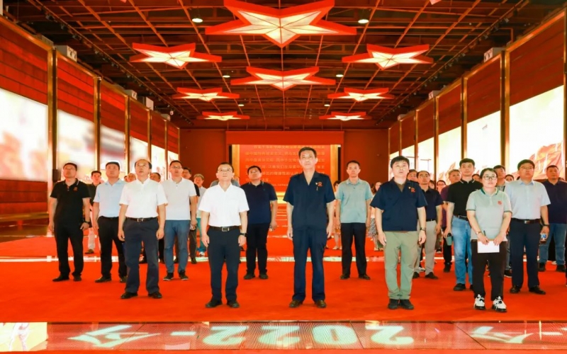 天津中德應(yīng)用技術(shù)大學(xué)黨委副書(shū)記、校長(zhǎng)王海龍一行到榮程集團(tuán)參觀(guān)交流