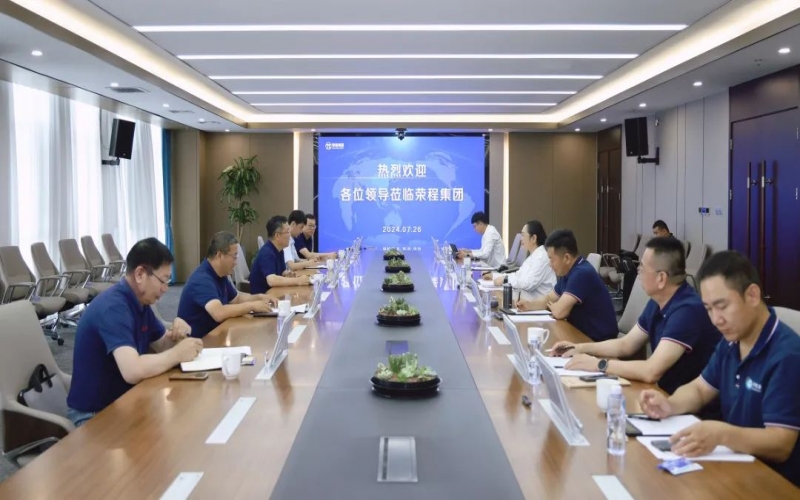 張榮華主席與北奔重型汽車集團(tuán)黨委書記、董事長何清一行座談交流