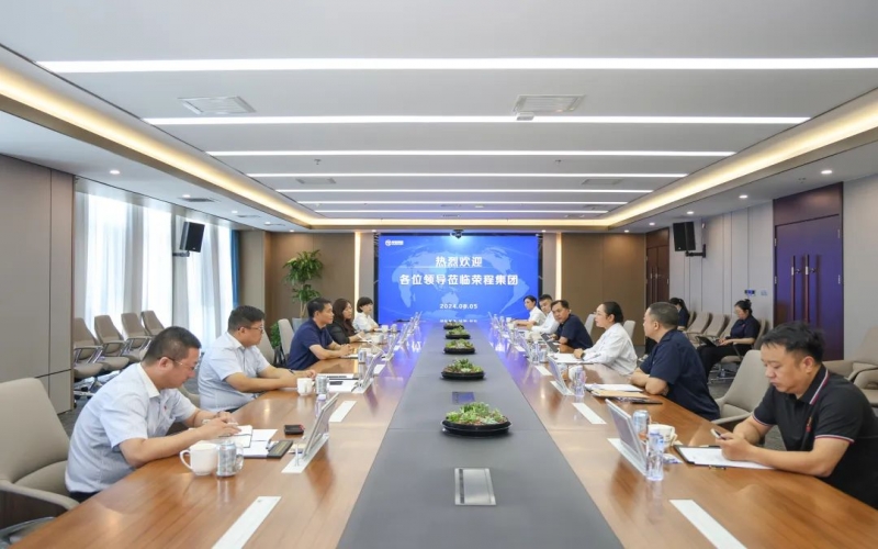 榮程集團(tuán)董事會(huì)主席張榮華與太平洋產(chǎn)險(xiǎn)天津分公司黨委書記、總經(jīng)理成軍座談交流