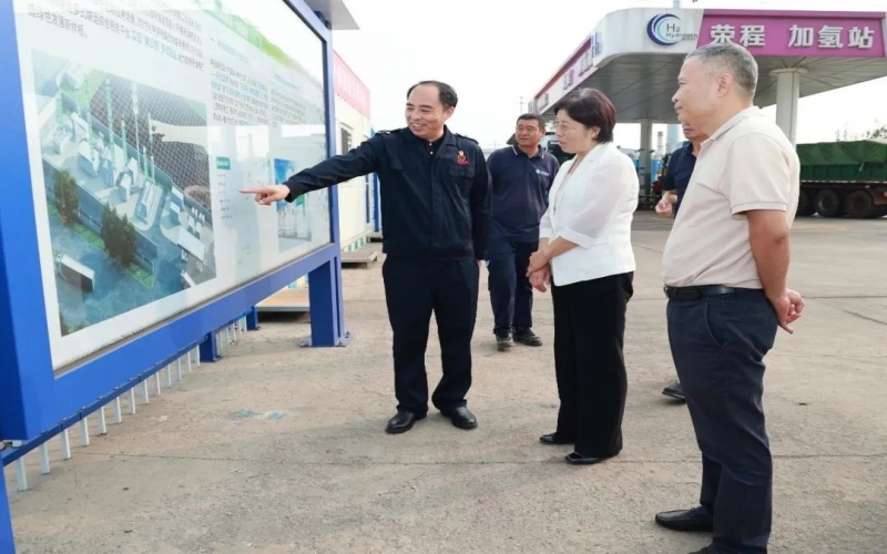 靜海區(qū)政協(xié)副主席、黨組成員于清一行到榮程集團(tuán)參觀調(diào)研