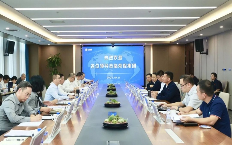 內(nèi)江市威遠縣委書記蘭徐、內(nèi)江市經(jīng)濟合作局黨組書記王昌雄一行到榮程集團考察交流