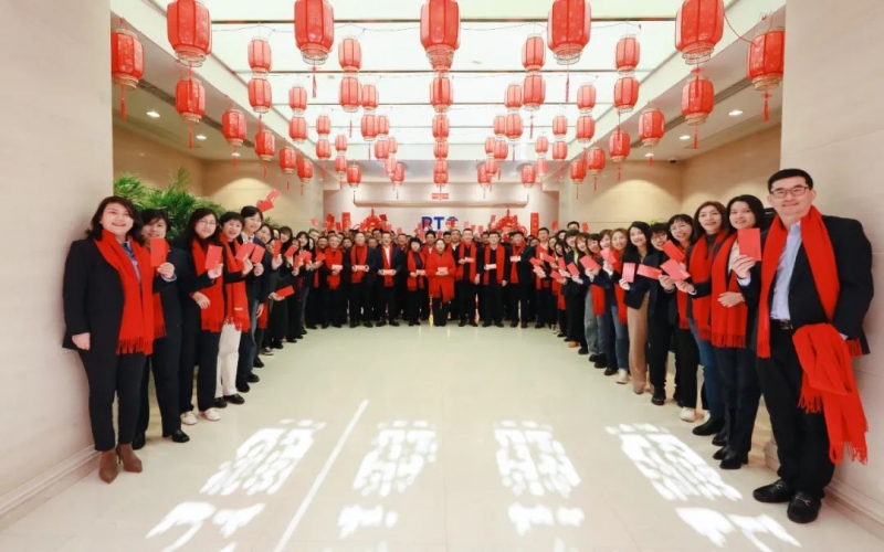 張榮華主席慰問融誠(chéng)物產(chǎn)集團(tuán)干部員工并出席新春團(tuán)拜座談會(huì)