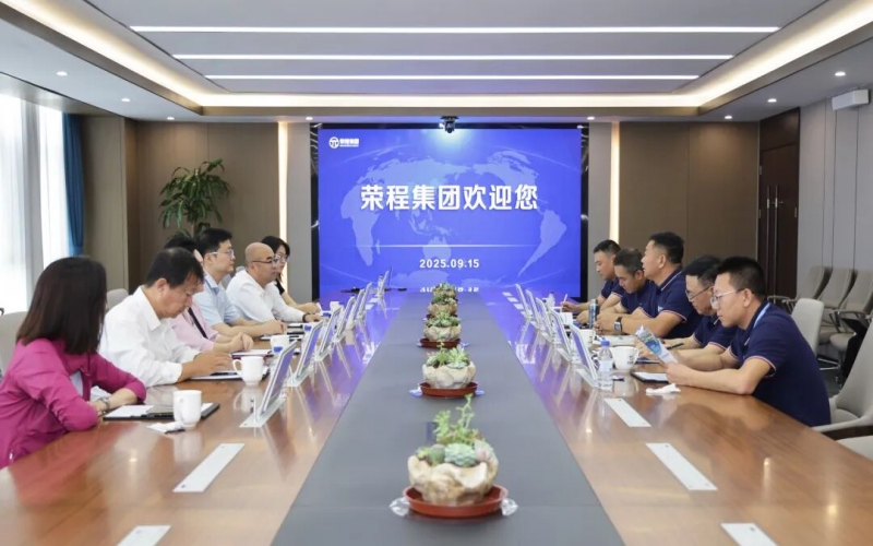 新疆生產(chǎn)建設(shè)兵團(tuán)第十四師昆玉市黨委常委、副師長王鑫到訪榮程集團(tuán)