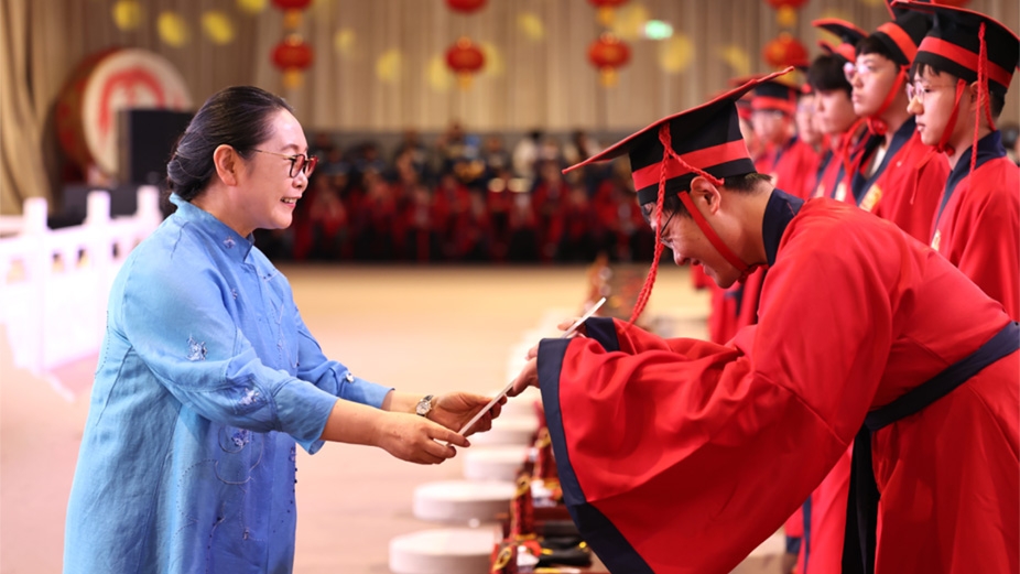 金秋揚(yáng)帆，逐夢(mèng)遠(yuǎn)航！榮程學(xué)子成人禮儀式